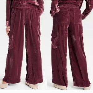 Universal Thread S Maroon Women Mid-Rise Wide Leg Velvet Cargo Pants